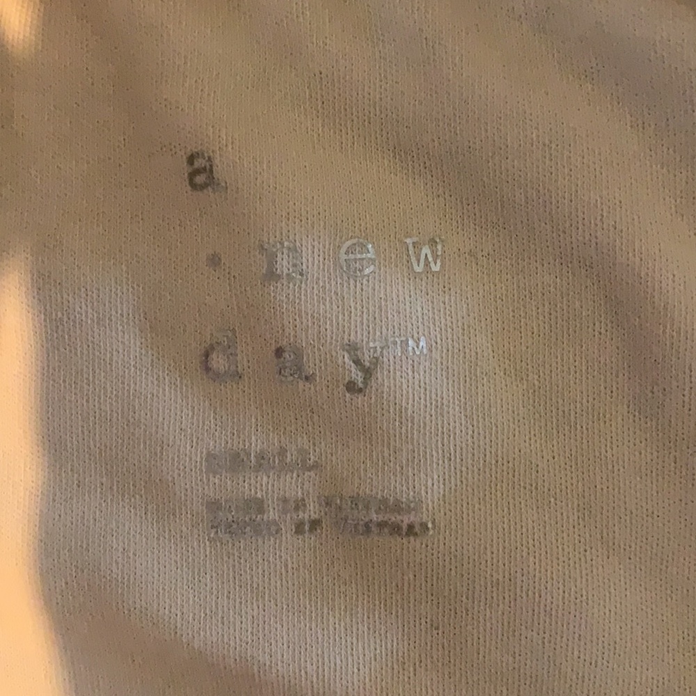 Basic yellow tee - Picture 2 of 2